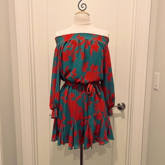 NWT Lilly’s Kloset Off the Shoulder Frills Romper - Picture 3 of 11